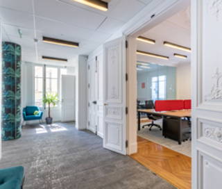Bureau privé 100 m² 20 postes Coworking Rue Cambacérès Paris 75008 - photo 1